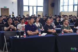 上海PT视讯暑期学校学习理论课